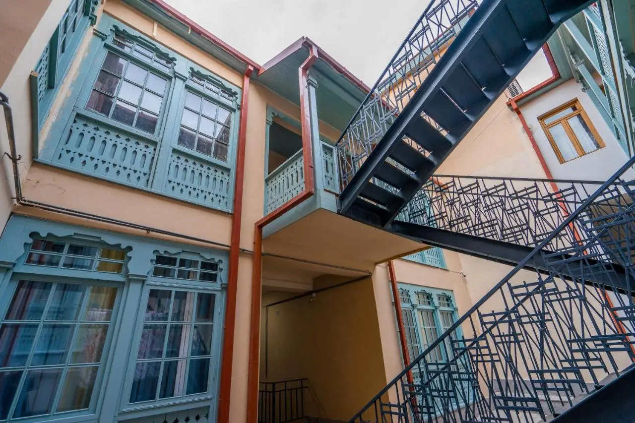 8 Rooms Apartotel On Meidan