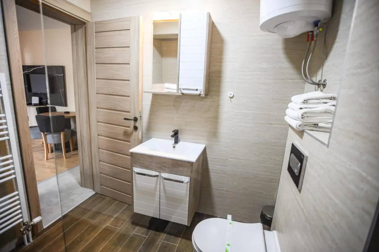 Apartments and rooms Max-Well
