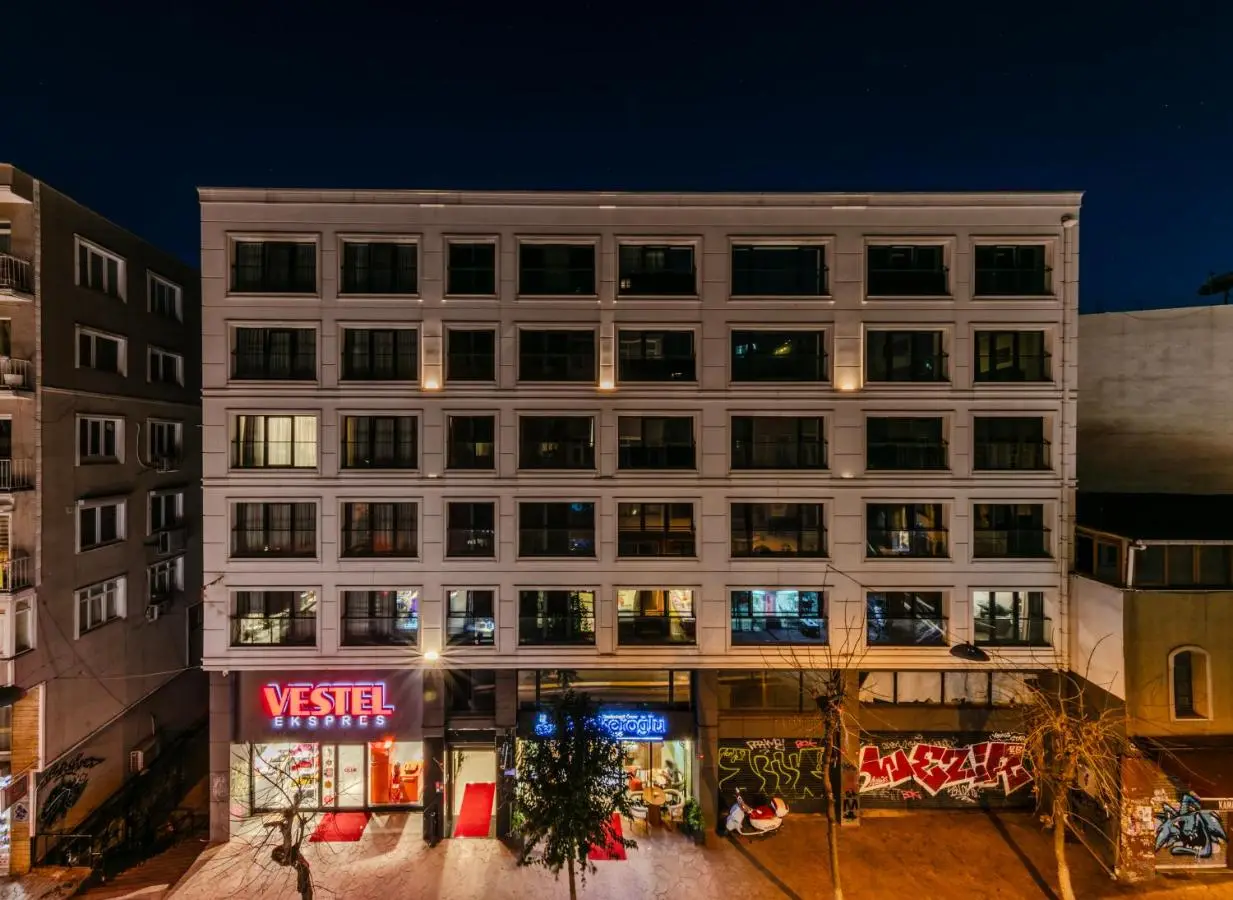Roys Hotel & Suites