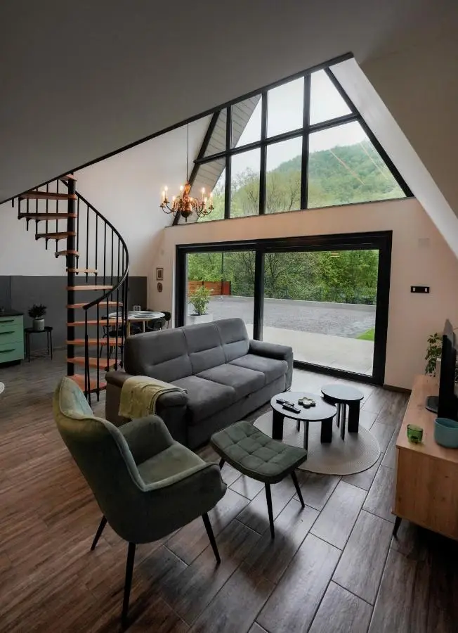 Unea House