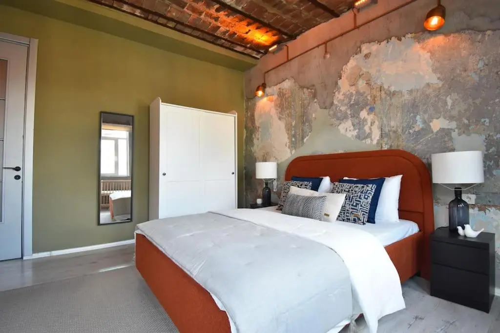 Stunning 6BR 4Bath near Tram