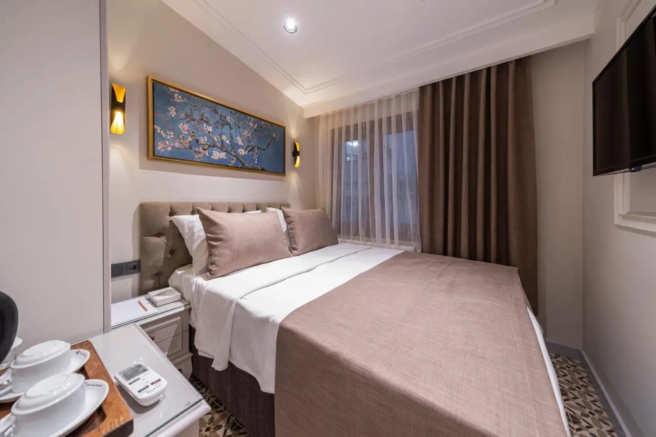 Pera Luna Premium Hotel