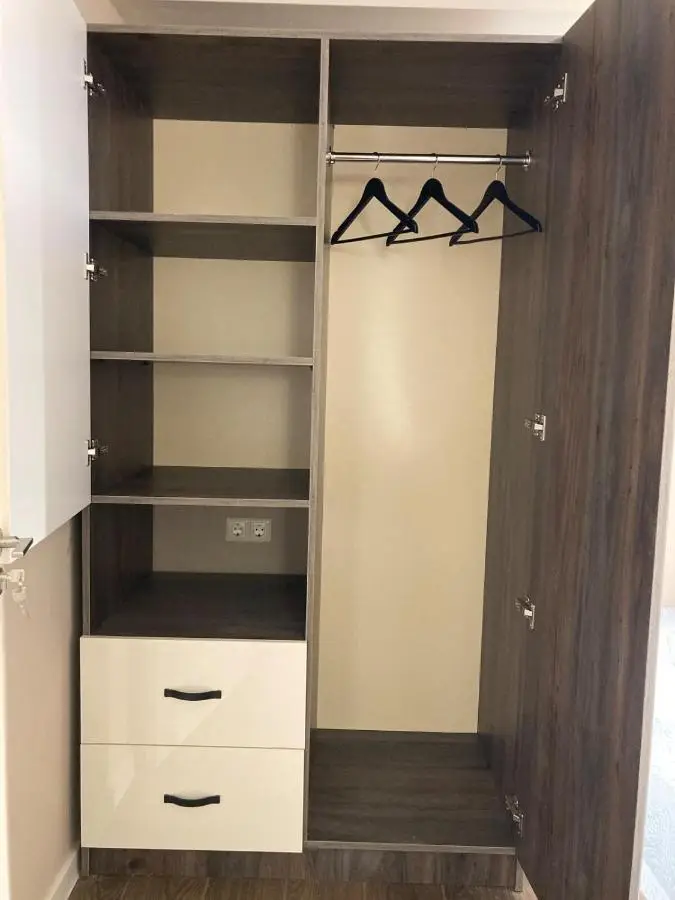 A cozy and comfortable semi-basement apartment