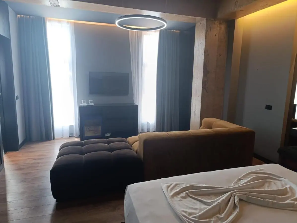 Toka Hotel Restaurant