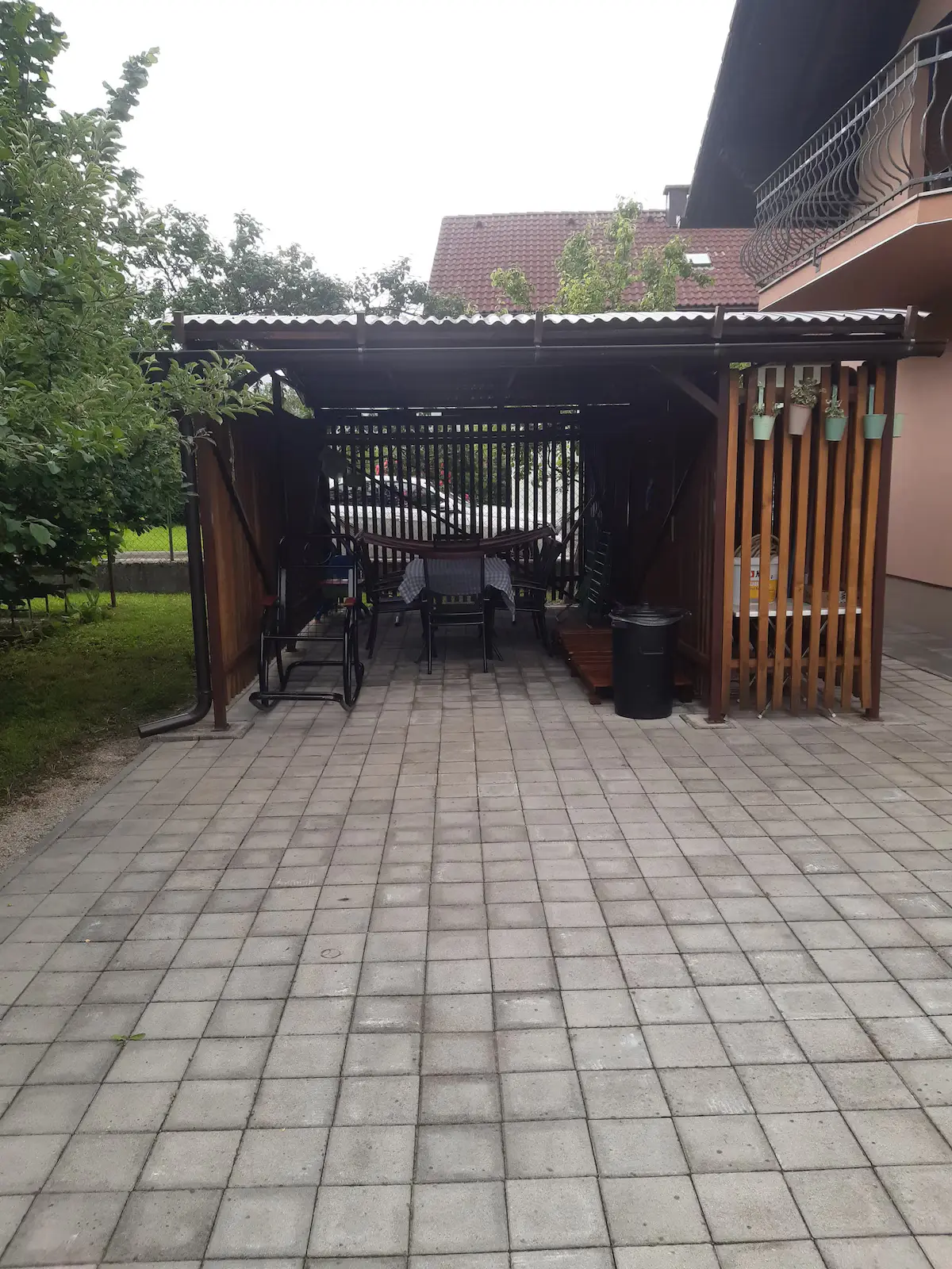VILLA about min 3 persons - max 6 persons.