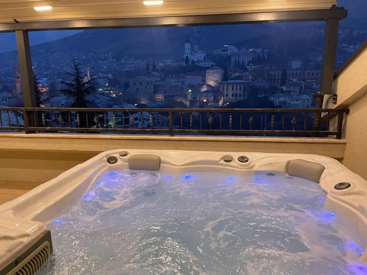 Penthouse with Old bridge view and jacuzzi