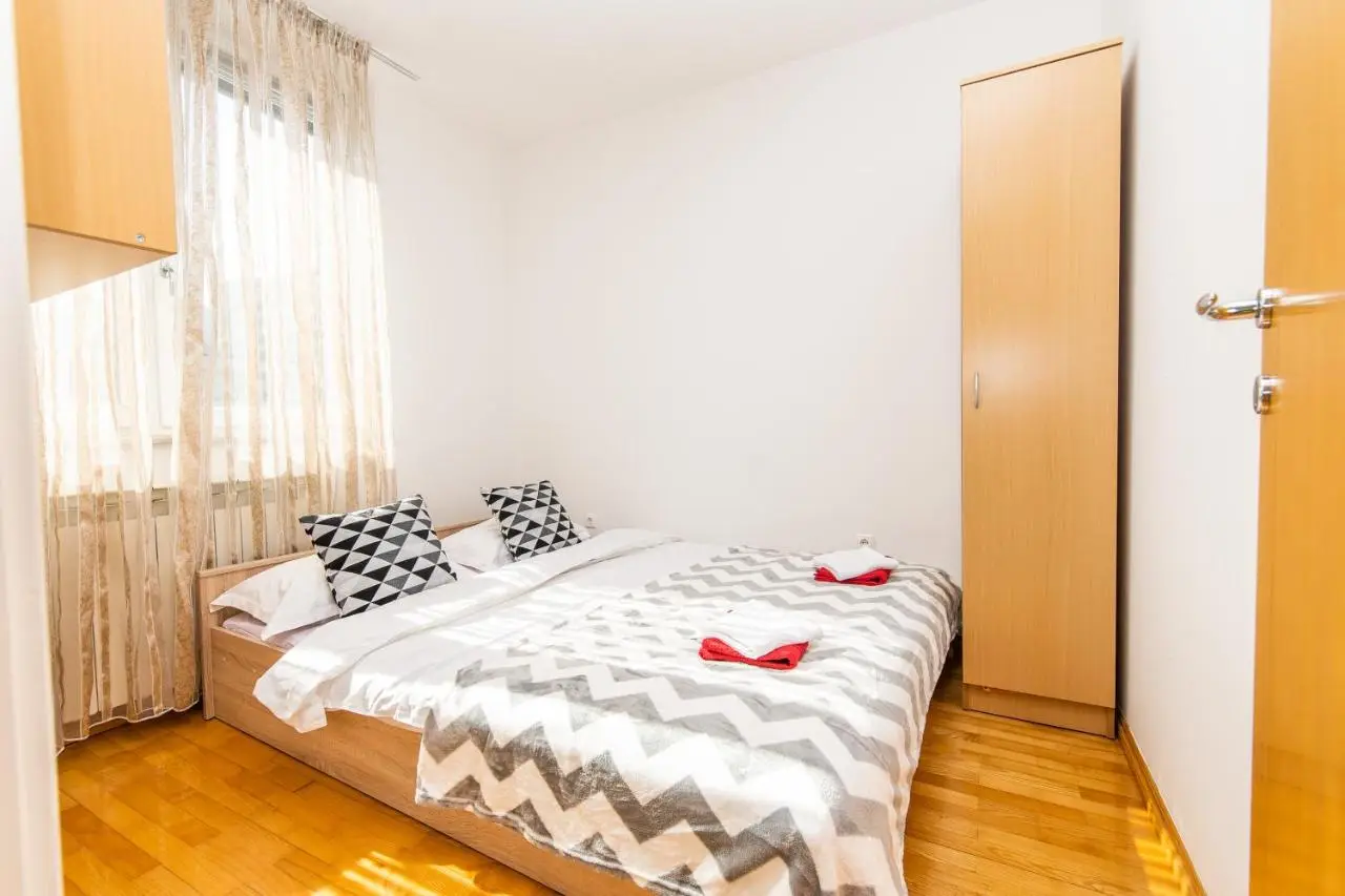 Modern 2BDR apartment in the center - FREE PARKING