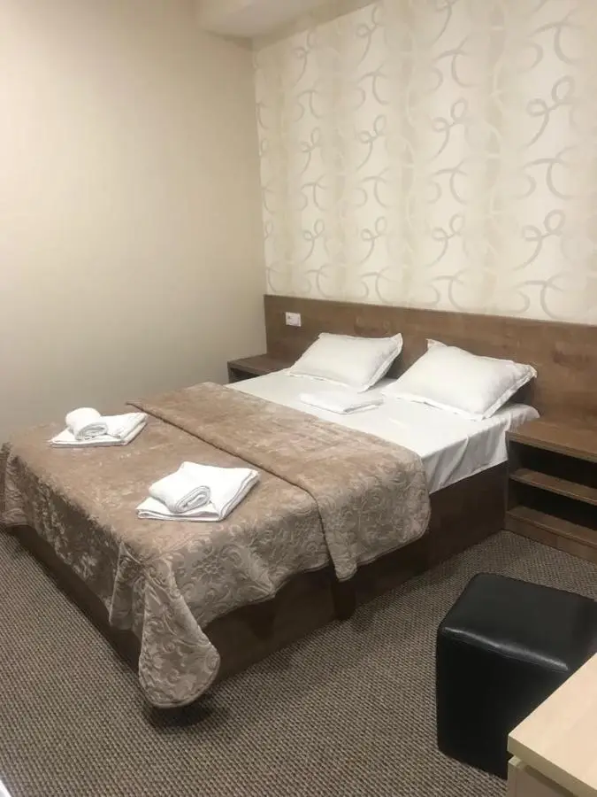 5 Rooms near 300 Aragveli metro station