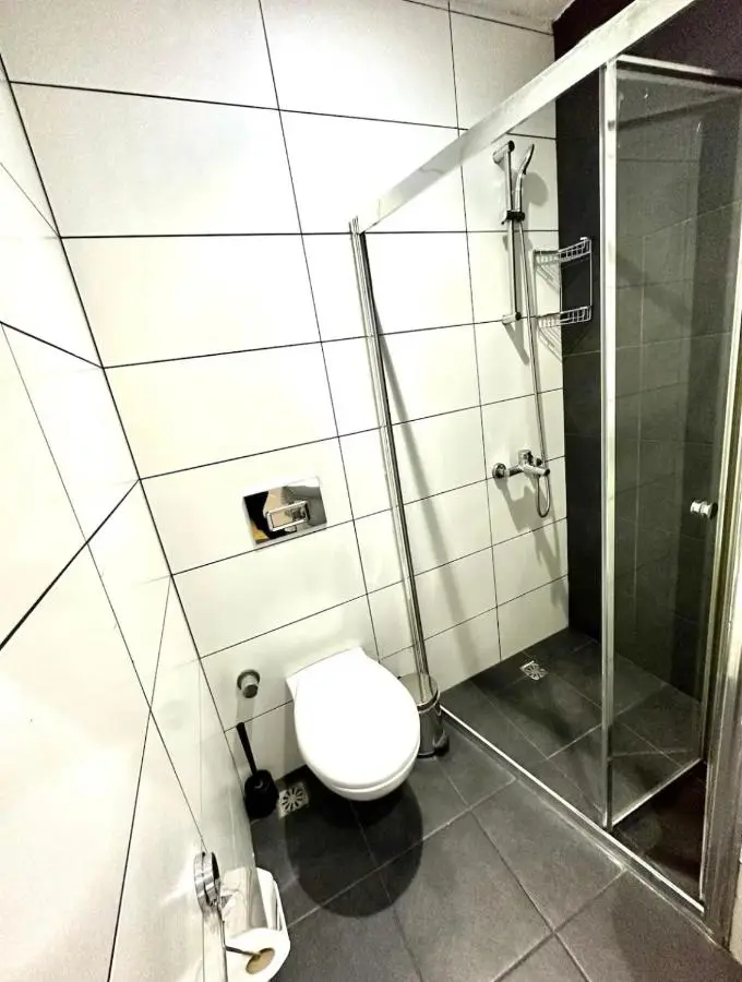 Aram Kerasi Rooms