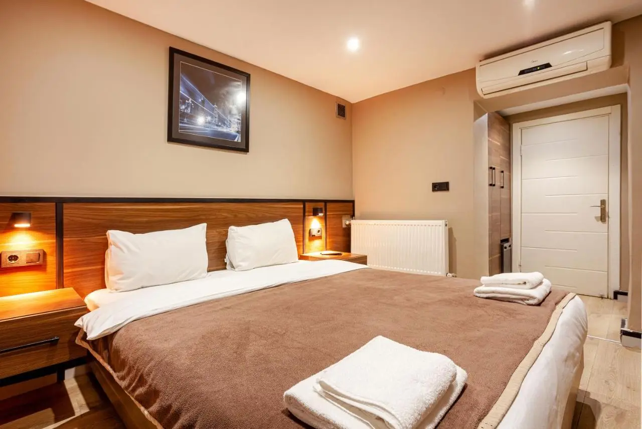 Aram Kerasi Rooms