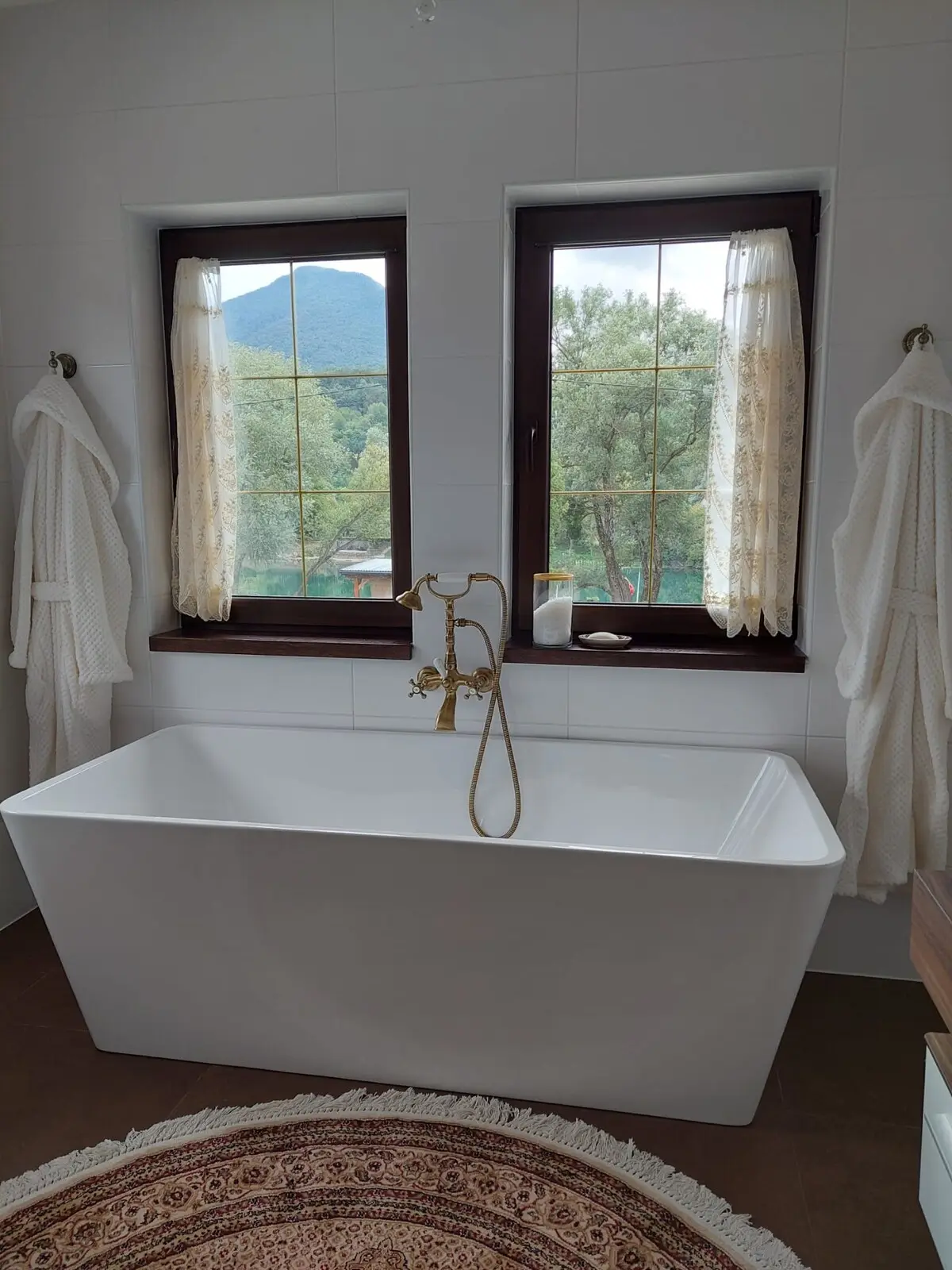 Bosnian house Emina