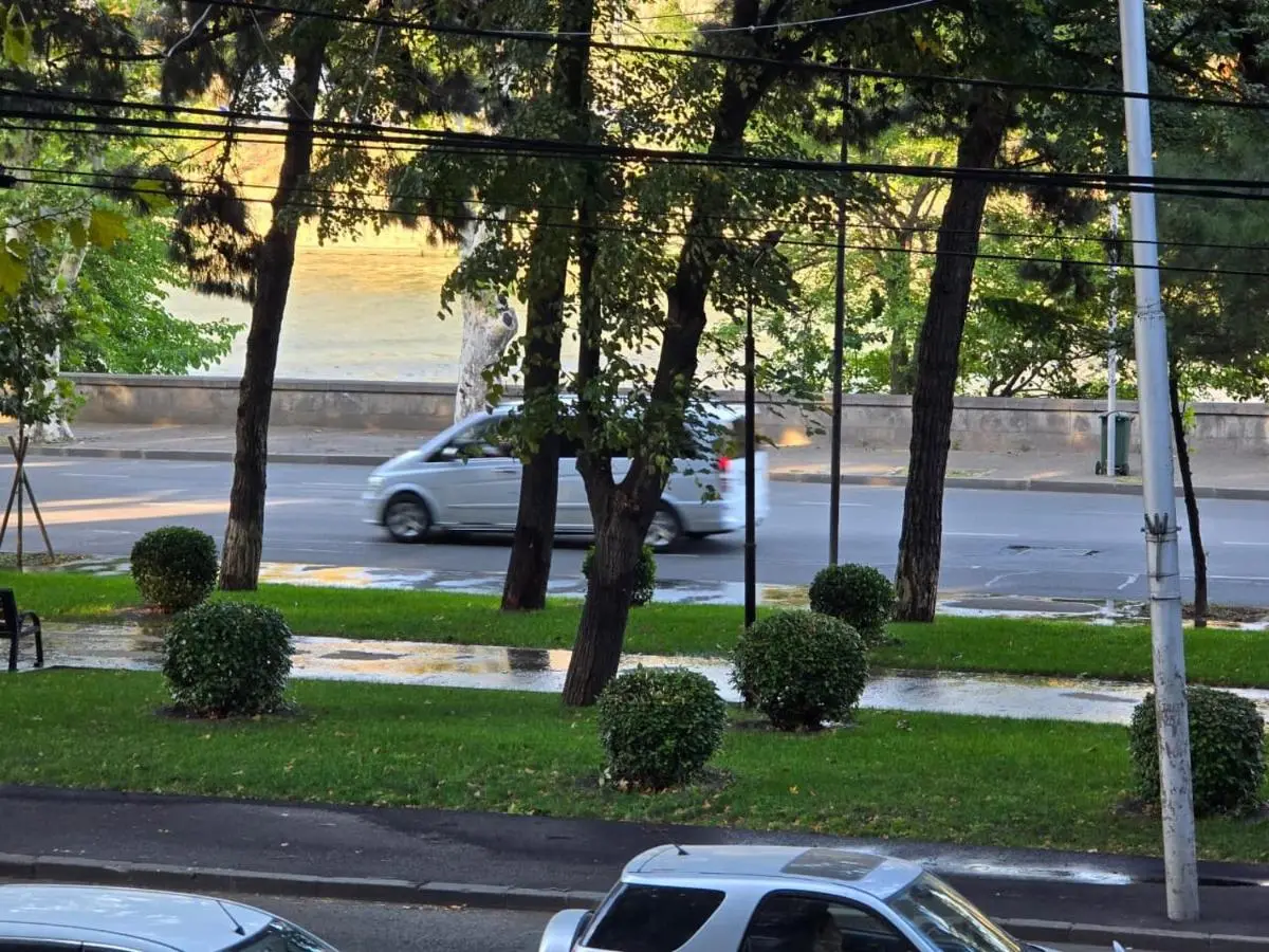 Explore Old Tbilisi, 3BR Apartment for 5, Walk to All