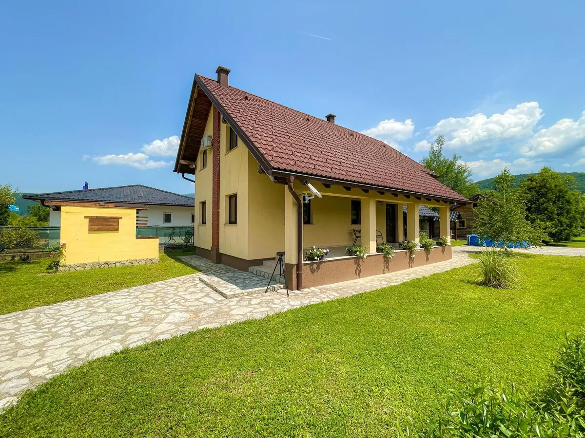 Avita Holiday Home