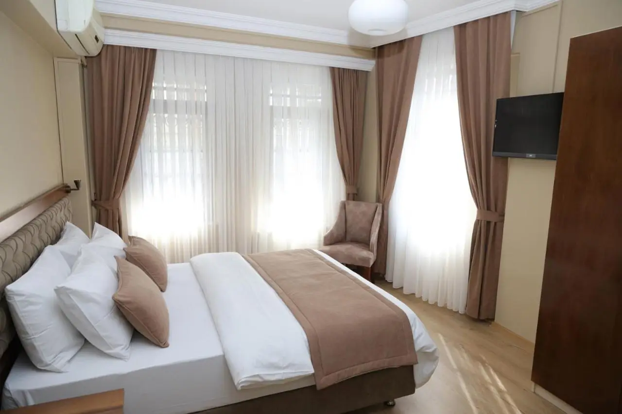 Ramparts Hotel