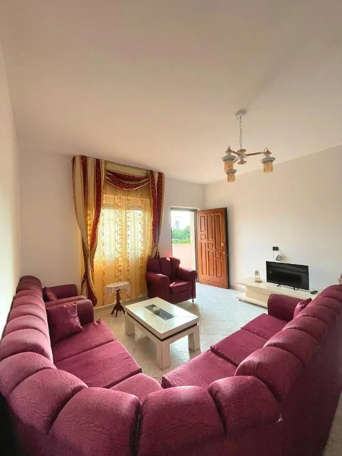 Villa Joli - Spacious Houses with Yard & Parking in Central Vlore