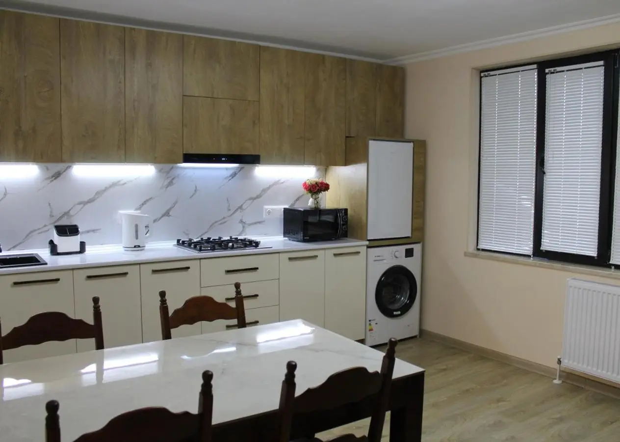 APARTMENT #27