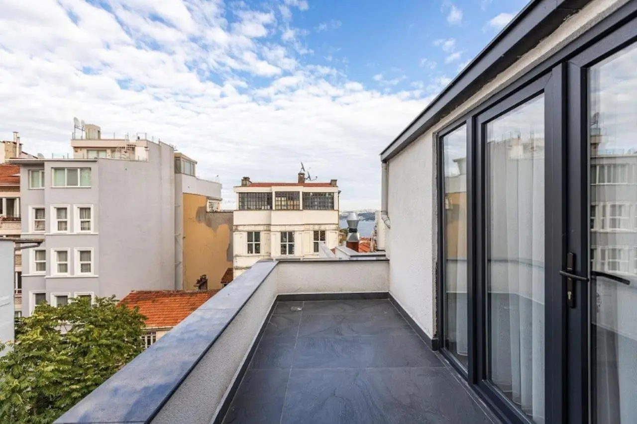 Duplex Penthouse wparking 3BD2Bath Views! #340