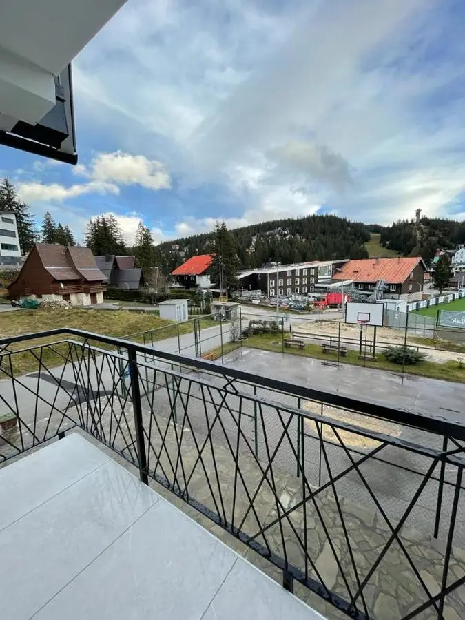 Apartments and Rooms Ski