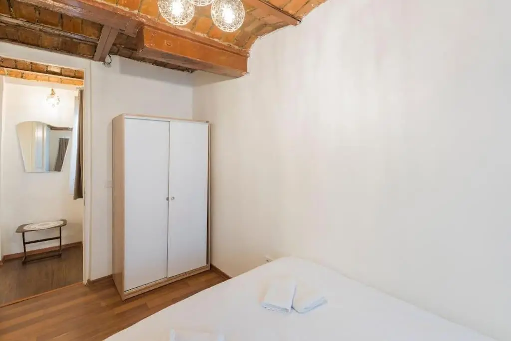 Beautiful 1 Br Apt. w/AC 400 meters Taksim Square