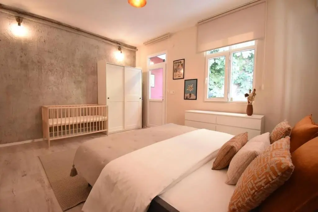 Stunning 6BR 4Bath near Tram