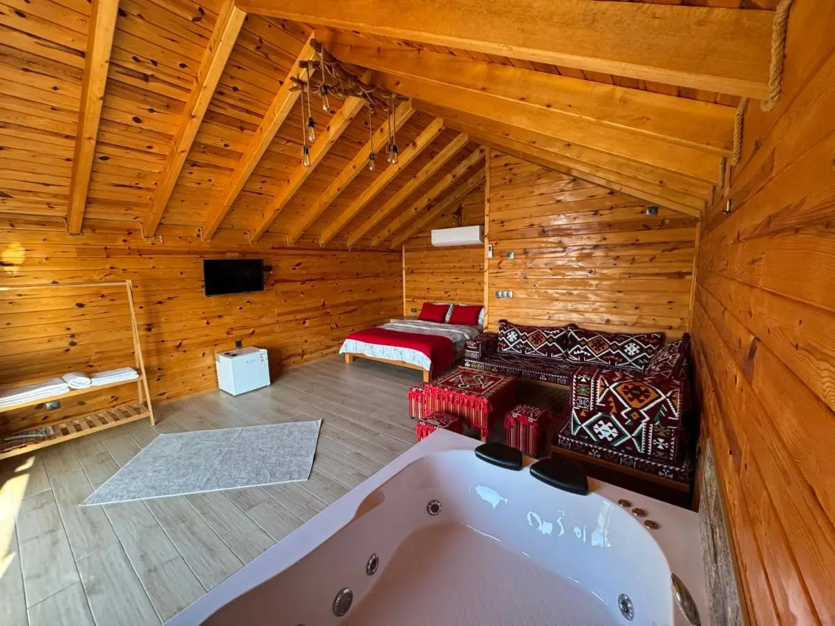 Cela Zeni Suit Bungalov