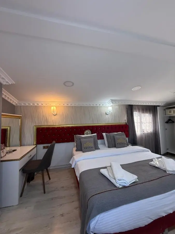 RHYTHM HOTEL