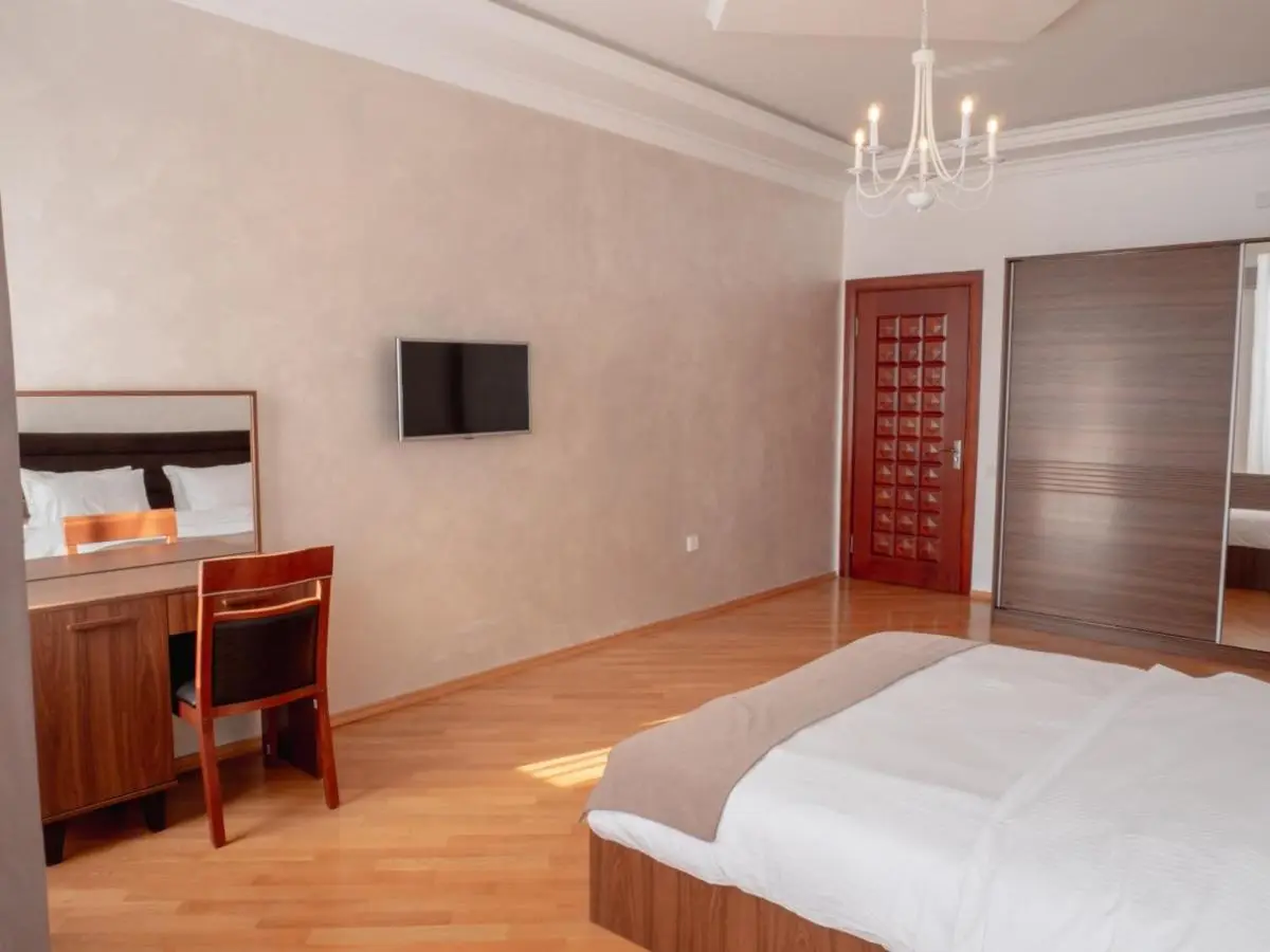 Boulevard Side Apartments