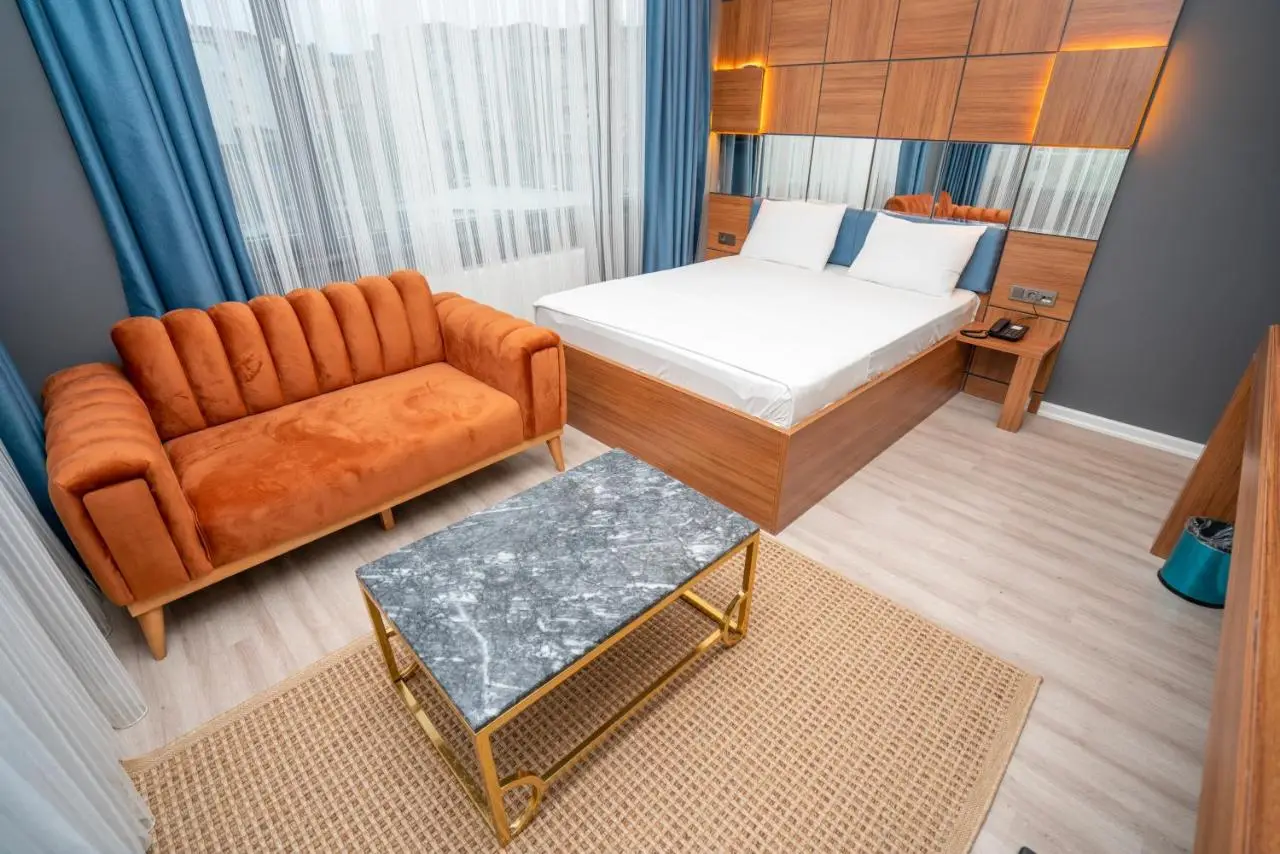 Center Suite