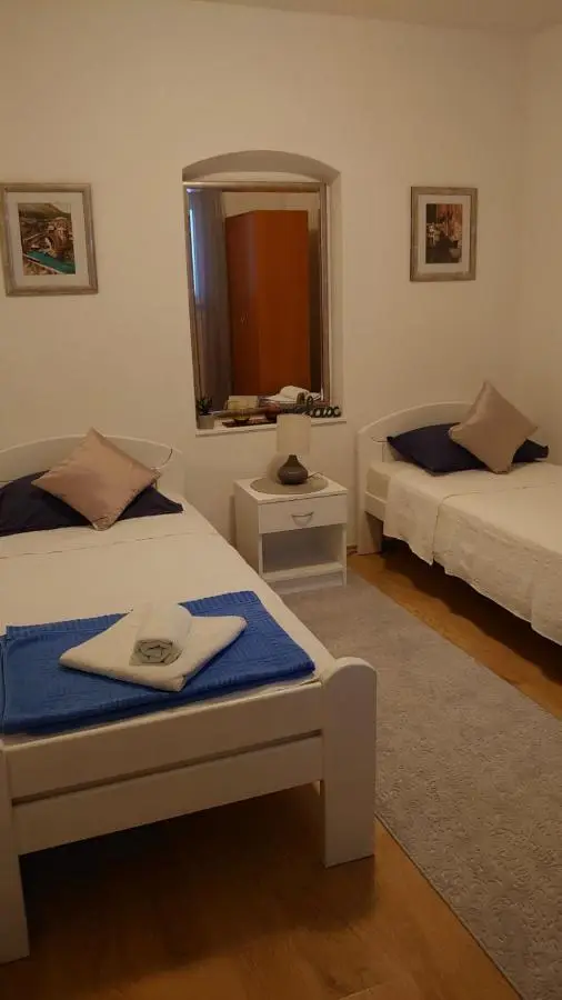 Apartments Tulipan - with free private parking garage