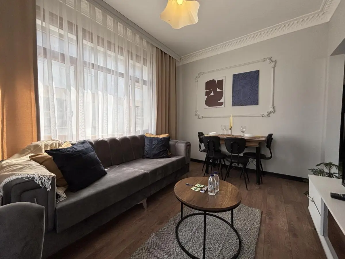 1BR w Turkish Hammam • Central Galata Stay