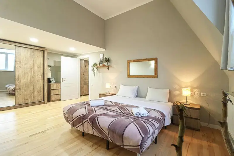 Cosy Central 2-BR Apartment-By Wehost