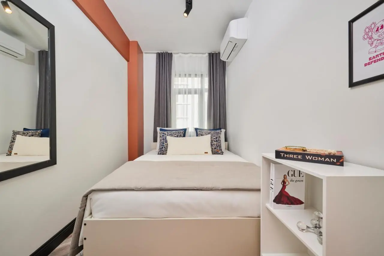Bright & Modern 2-Bedroom Flat Near Metro