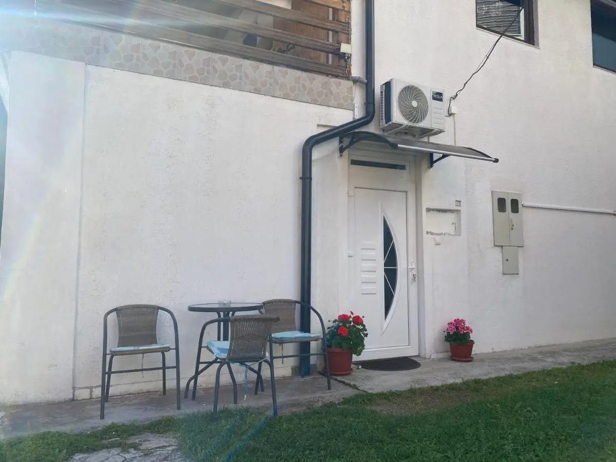 Lav Apartments