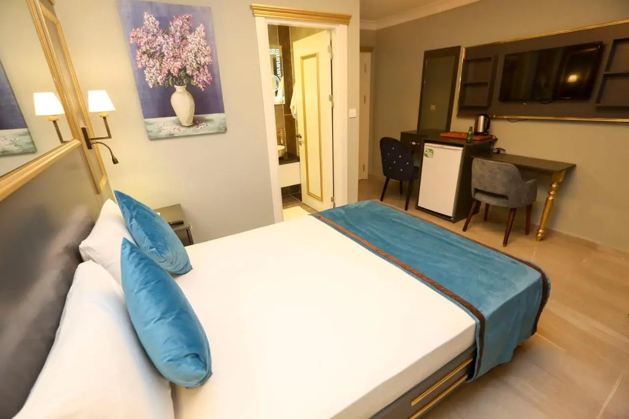 Grand Moon Hotel Suites