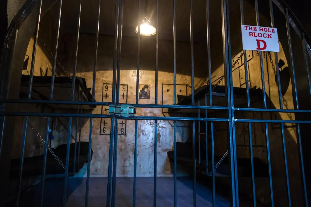 ALCATRAZ JAIL-HOSTEL