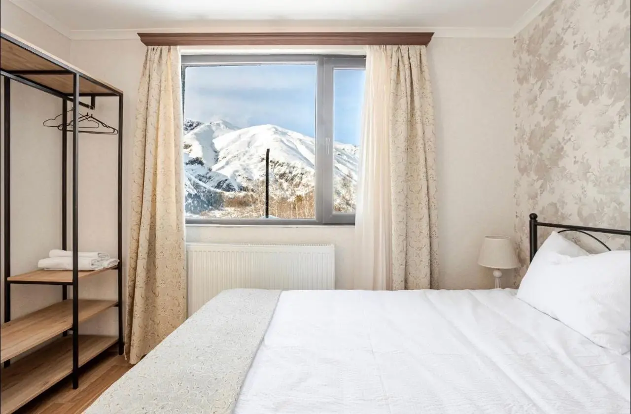 SetAura Kazbegi