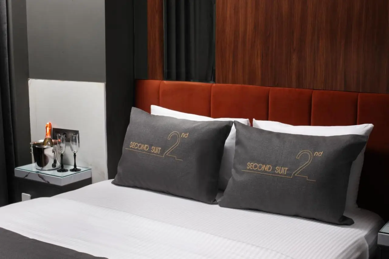 Second Suit Hotel
