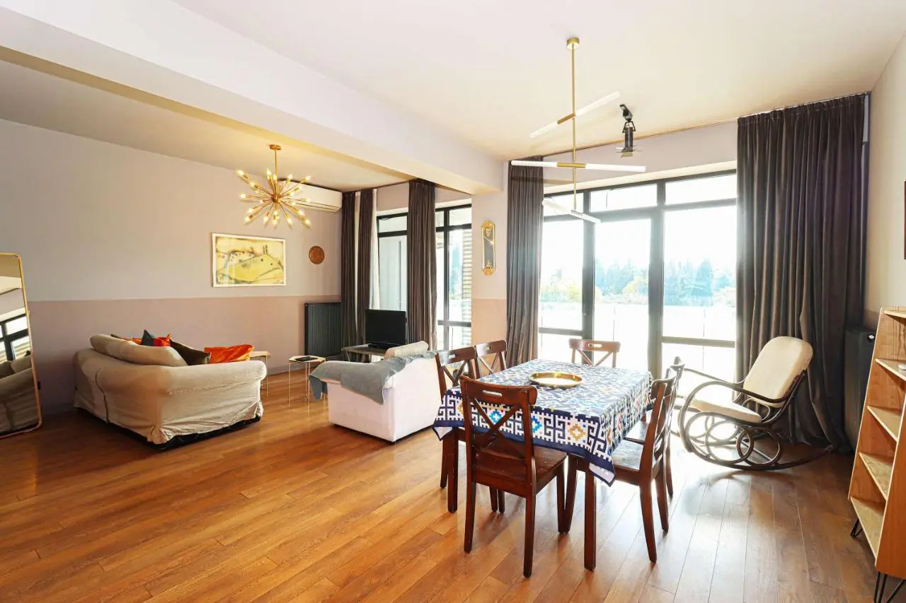 Wehost Apartment - On-site Pool & Gym - Not Included