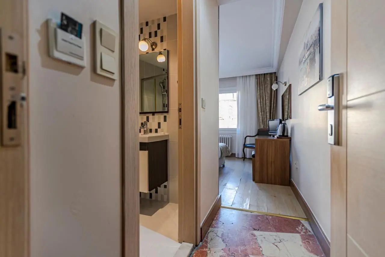 Elasophia Hotel