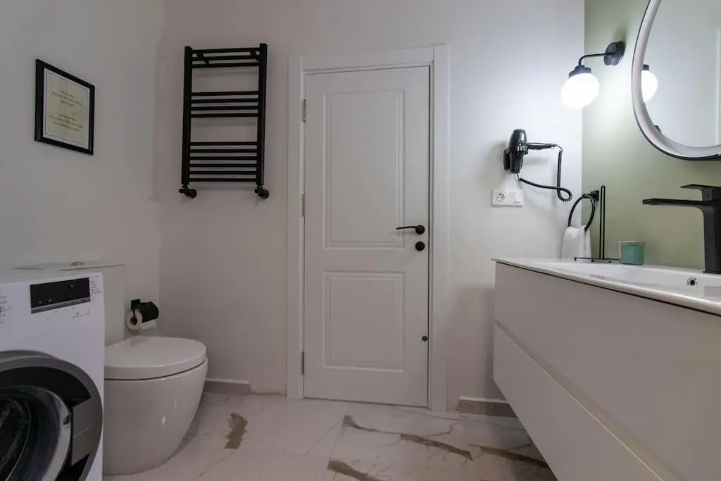 Historic 2BR Gem in Downtown Sisli AC in All Rooms