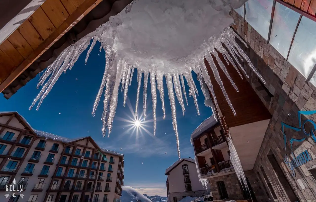 Snow Gudauri