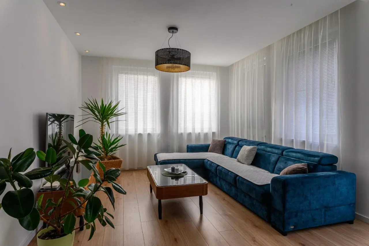 Beautiful modern apartment with large livingroom