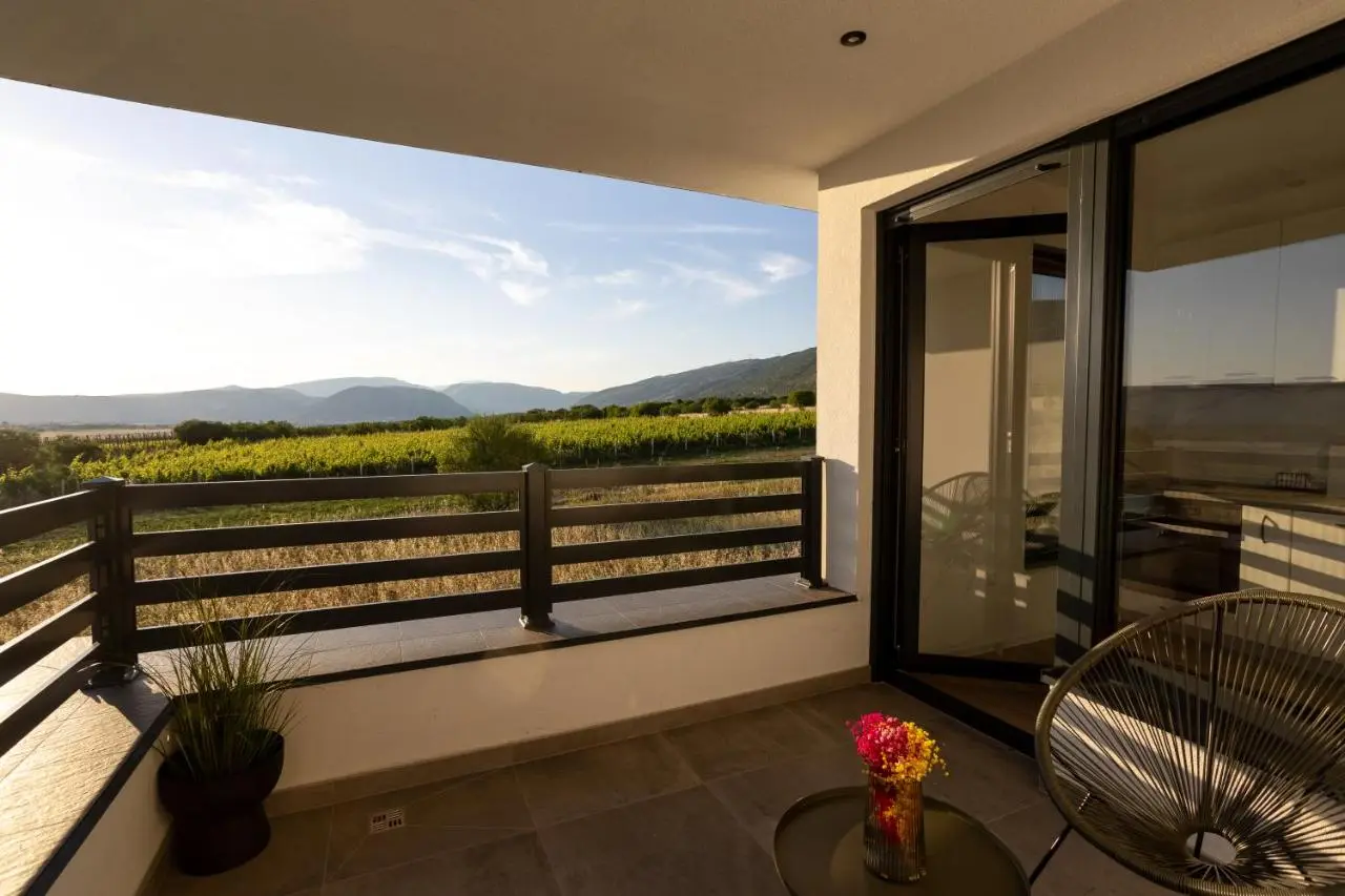 Villa One Wall