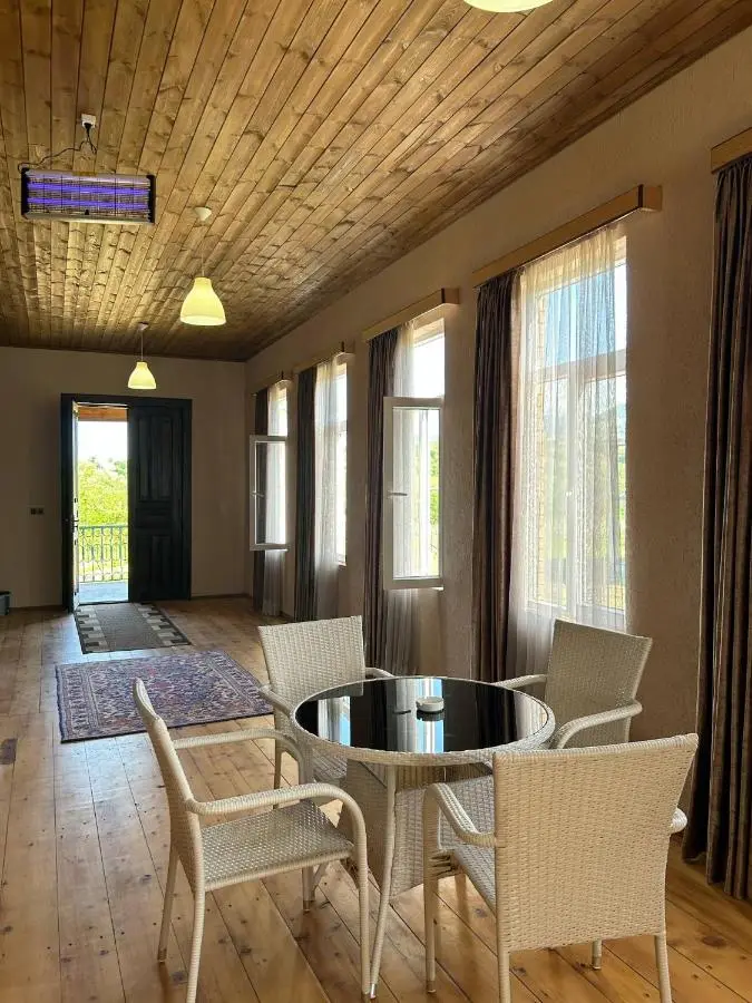 Villa Obcha - Whispering Vines Guesthouse
