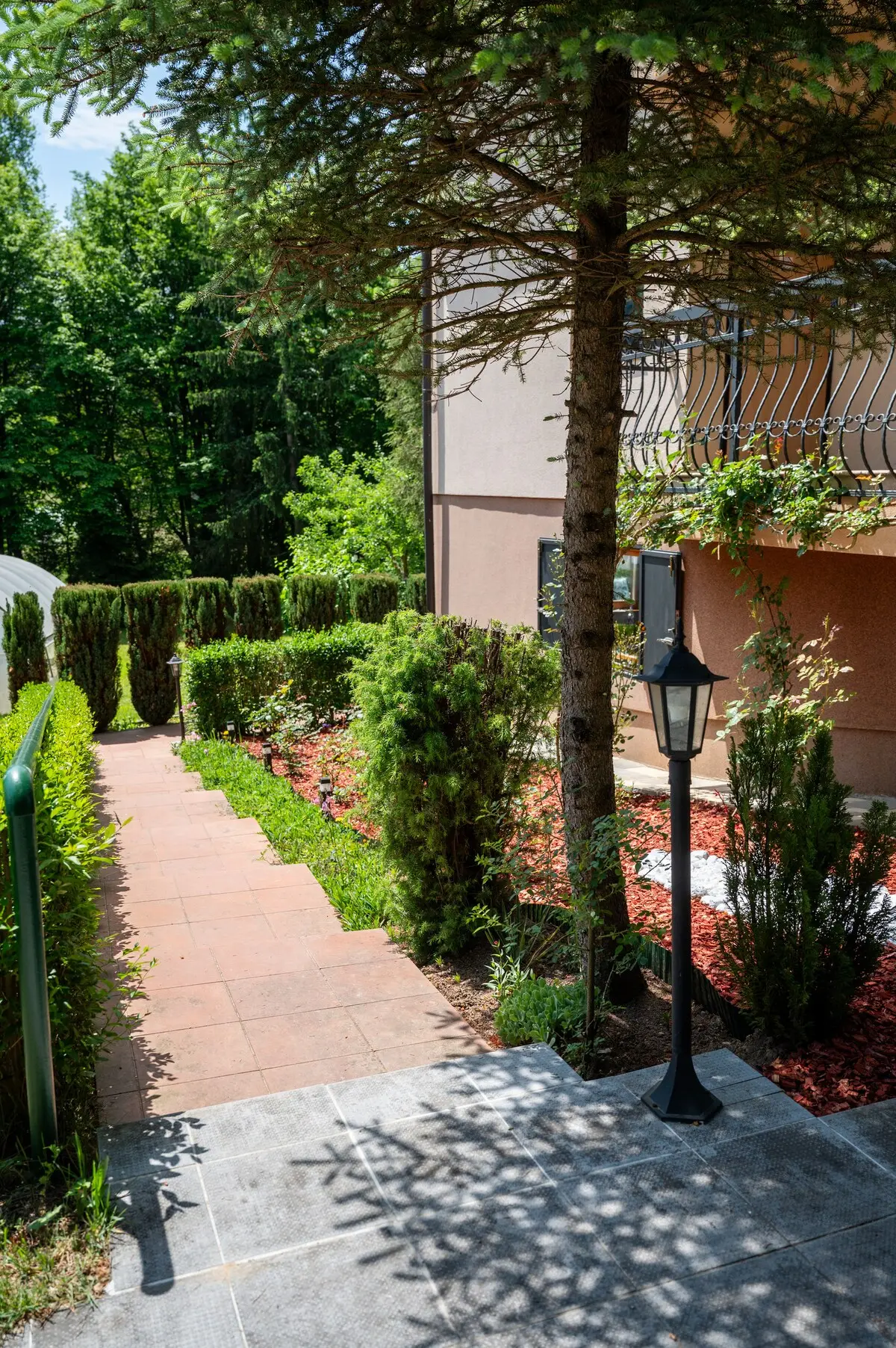 6BDR Holiday Nest - Green Aris