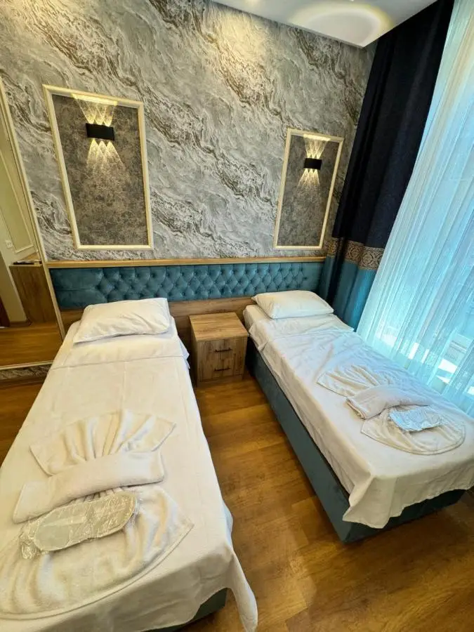 Riverside Hotel