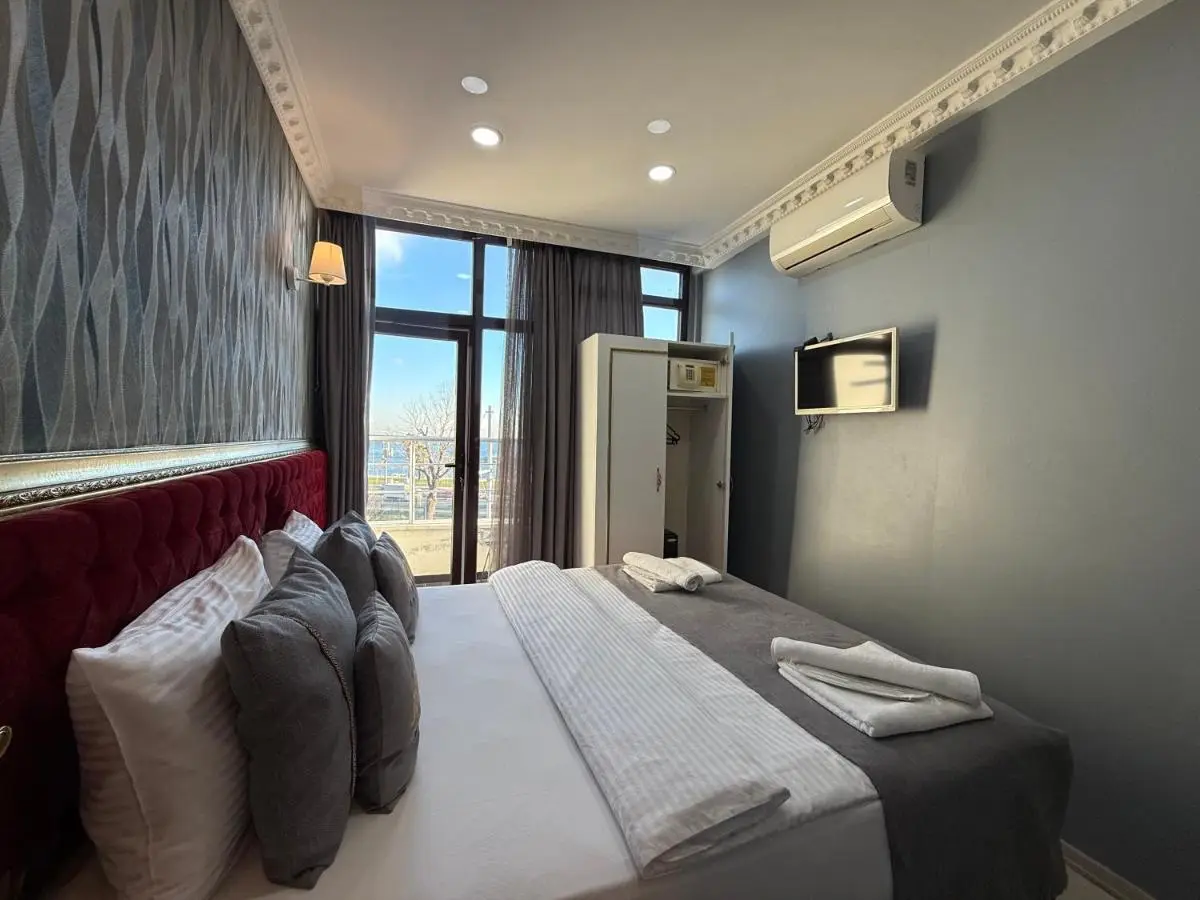RHYTHM HOTEL