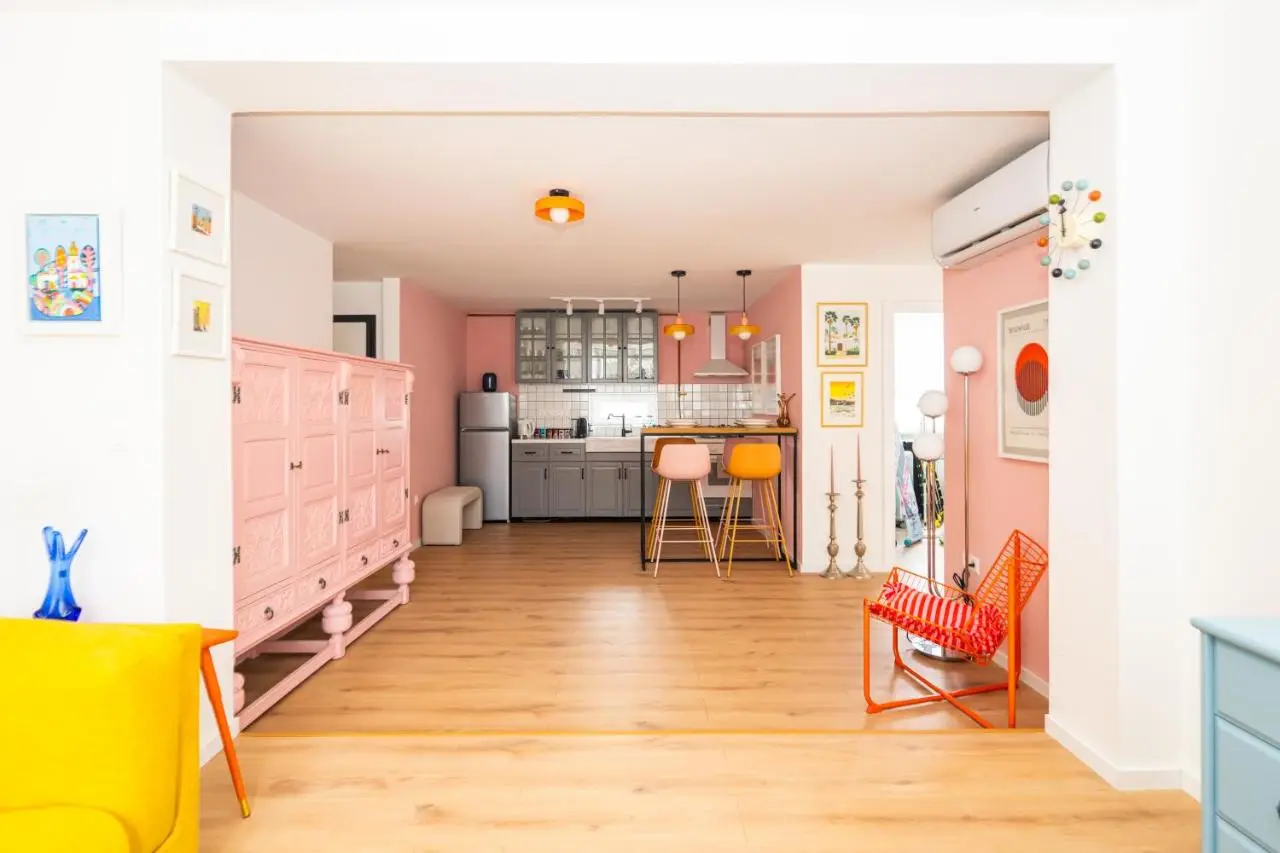 Colorful 3-Bedroom Apartment