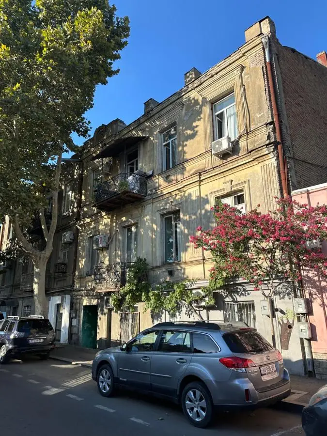 Lola Apartments TBS