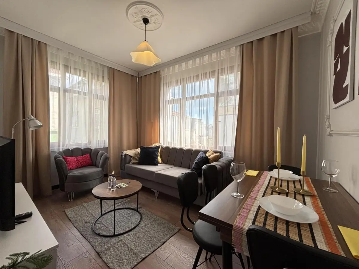 1BR w Turkish Hammam • Central Galata Stay
